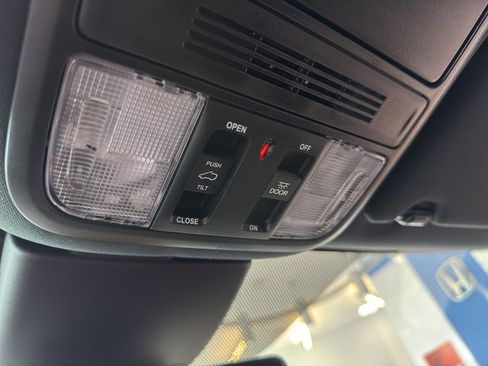 New 2025 Honda Odyssey Sport-L image 31