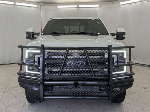 Used 2022 Ford F250 Lariat image 3