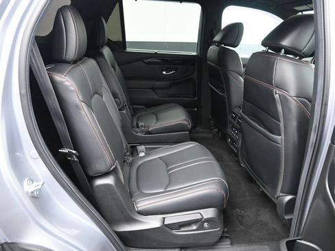 Used 2024 Honda Pilot TrailSport image 25