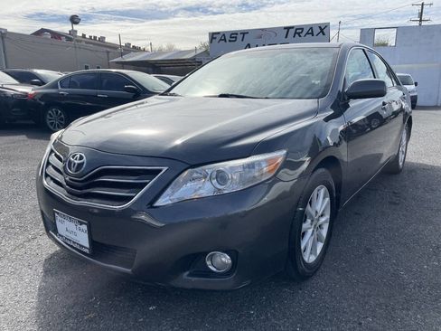 Used 2010 Toyota Camry XLE image 2