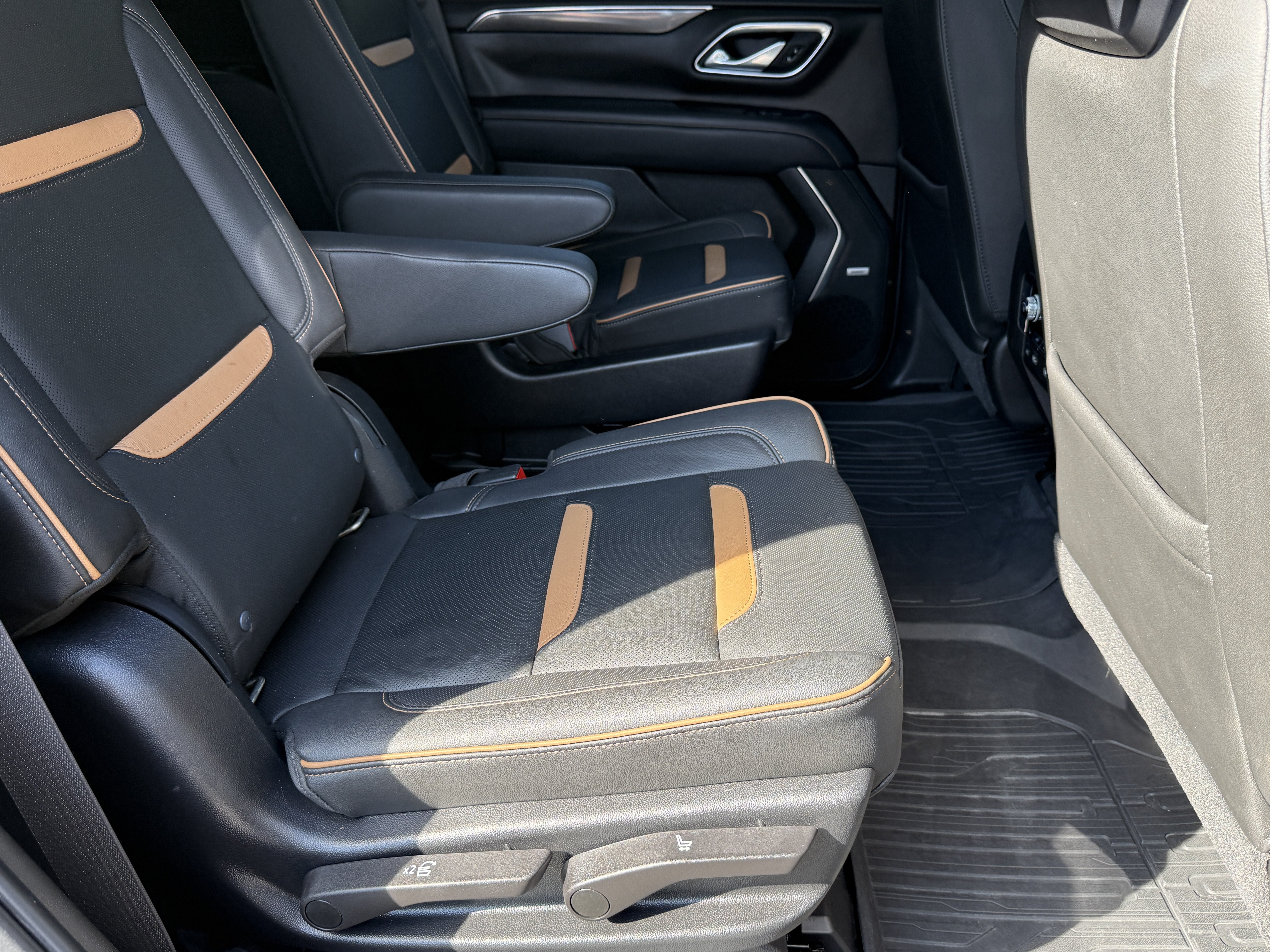 Used 2021 GMC Yukon AT4 w/ AT4 Premium Package AWD/4WD image 15
