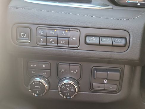 Used 2024 GMC Yukon XL Denali w/ Denali Reserve Package image 30