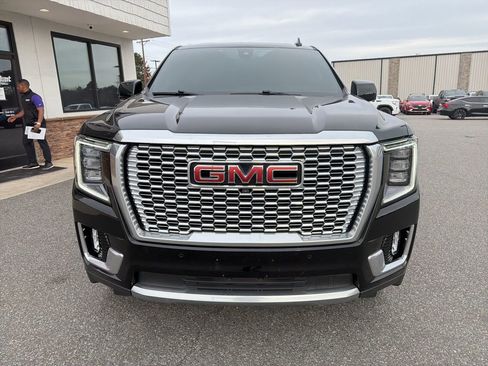 Used 2021 GMC Yukon Denali w/ Denali Premium Package image 10