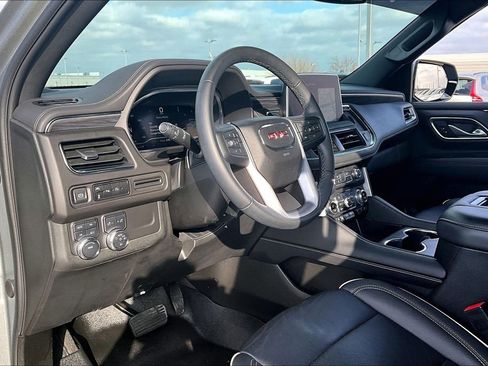 Used 2023 GMC Yukon SLT image 17