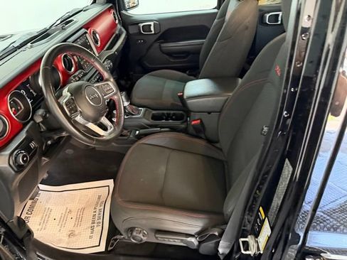 Used 2023 Jeep Wrangler Unlimited Rubicon w/ Cold Weather Group AWD/4WD image 15