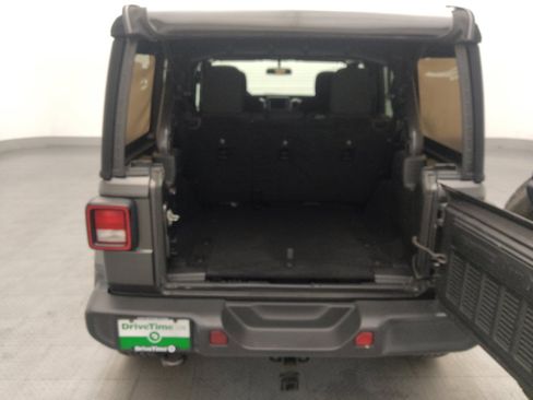 Used 2018 Jeep Wrangler Unlimited Sahara w/ Cold Weather Group AWD/4WD image 29