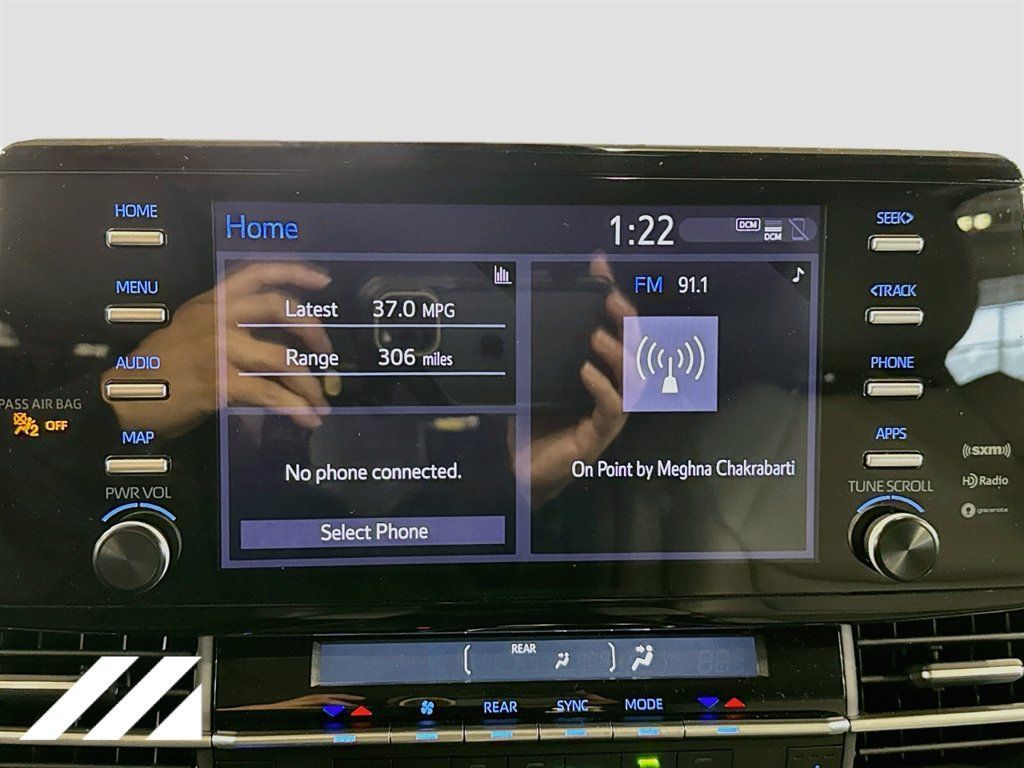 Used 2024 Toyota Sienna XLE AWD/4WD image 16