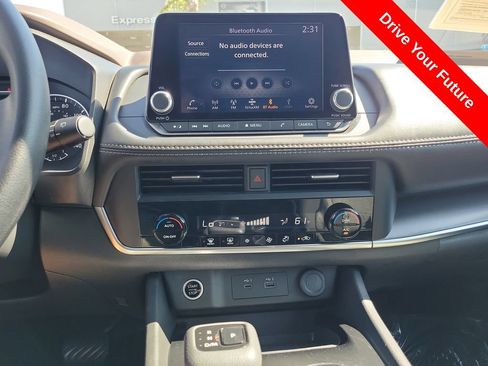 Used 2023 Nissan Rogue SV FWD image 13