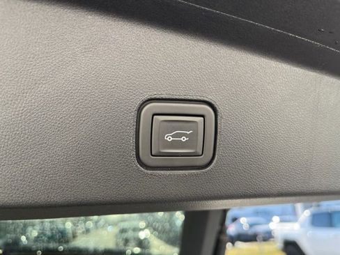 Used 2024 Cadillac Lyriq Luxury image 8