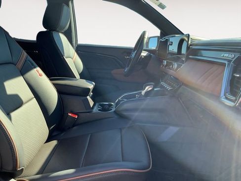 Used 2025 GMC Canyon AT4 w/ Nightfall Edition image 11