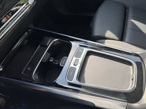 Used 2025 Mercedes-Benz GLB 250 image 33