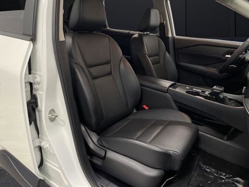 Used 2023 Nissan Rogue SV w/ SV Premium B Package image 30