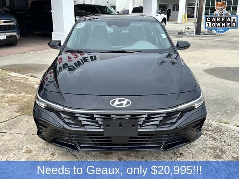 Used 2025 Hyundai Elantra SEL FWD image 3