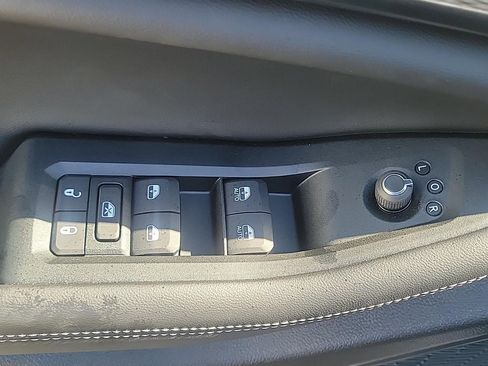 New 2025 Jeep Grand Cherokee L Altitude image 16