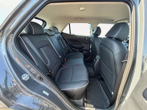 Used 2025 Hyundai Venue Limited FWD image 23