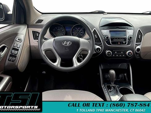 Used 2011 Hyundai Tucson GL image 5