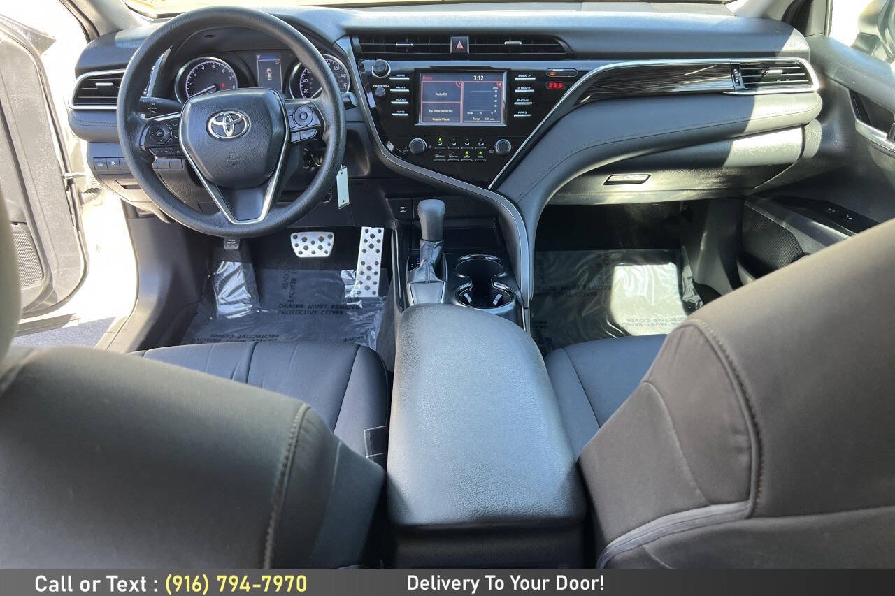 Used 2018 Toyota Camry LE FWD image 15