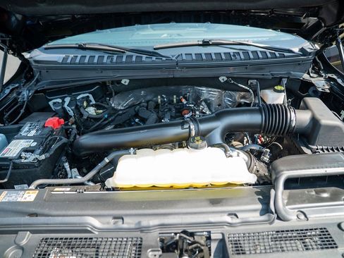 Used 2024 Ford Expedition Platinum image 5