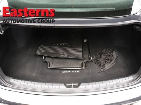 Used 2023 Hyundai Sonata Limited w/ Preferred Accessory Package FWD image 9