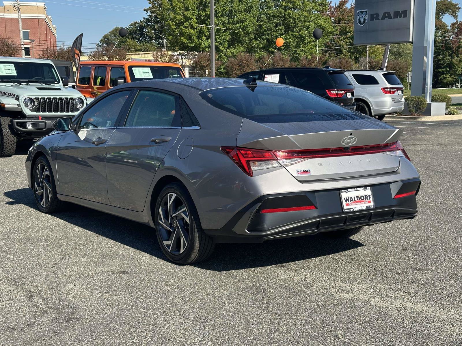 Used 2025 Hyundai Elantra SEL FWD image 5