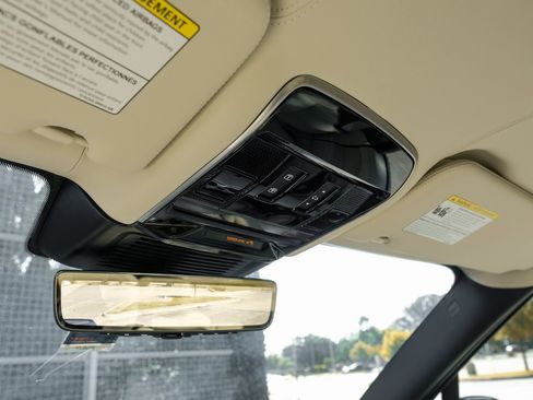 Used 2024 Land Rover Range Rover Autobiography image 26