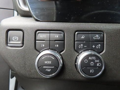 Used 2025 GMC Sierra 2500 SLT w/ SLT Convenience Package image 39