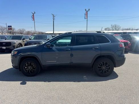 Used 2021 Jeep Cherokee Latitude Plus AWD/4WD image 2