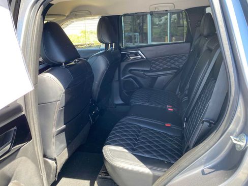Used 2023 Mitsubishi Outlander SEL AWD/4WD image 11