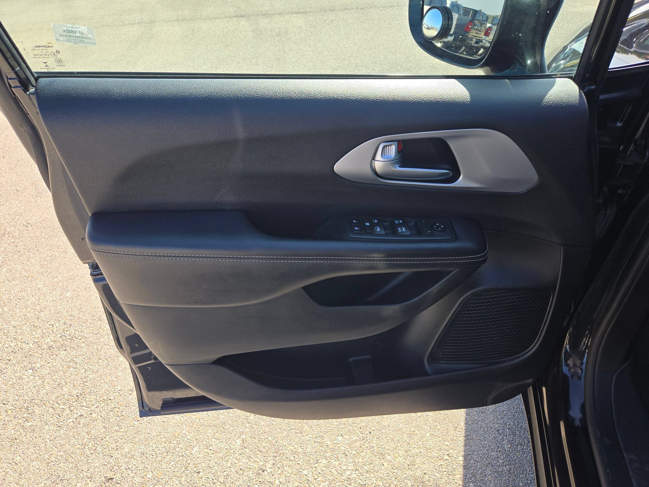 Used 2018 Chrysler Pacifica Touring Plus w/ S Appearance Package FWD image 11