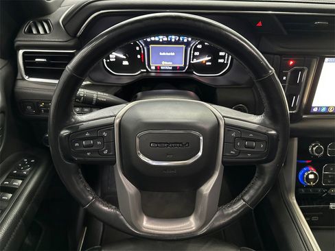 Used 2021 GMC Yukon Denali w/ Denali Premium Package image 28