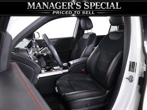 Used 2022 Mercedes-Benz GLB 250 4MATIC image 32