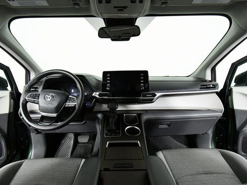 Used 2021 Toyota Sienna LE image 18