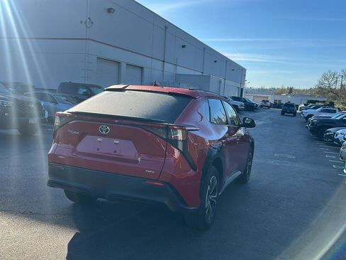 Used 2024 Toyota bZ4X XLE w/ Weather Package image 3