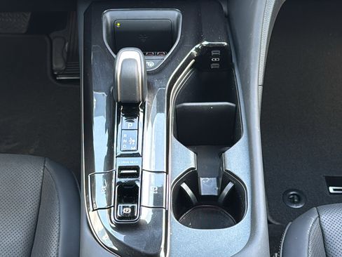 Used 2025 Toyota Crown Platinum image 21