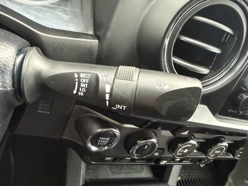 Used 2018 Toyota Tacoma SR5 image 23