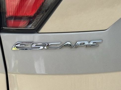 Used 2017 Ford Escape S FWD image 7
