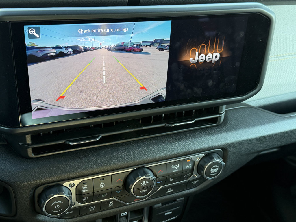 Used 2025 Jeep Gladiator Sport AWD/4WD image 12
