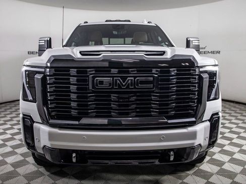 Used 2024 GMC Sierra 2500 Denali Ultimate image 9