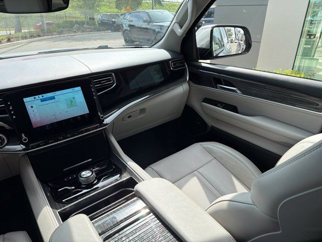 Used 2022 Jeep Wagoneer Series II AWD/4WD image 12