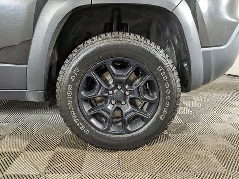 Used 2020 Jeep Cherokee Trailhawk w/ Cold Weather Group image 12