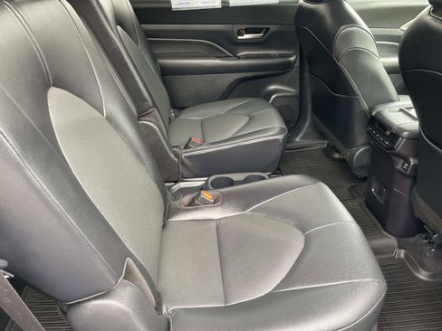 Used 2024 Toyota Grand Highlander XLE image 25
