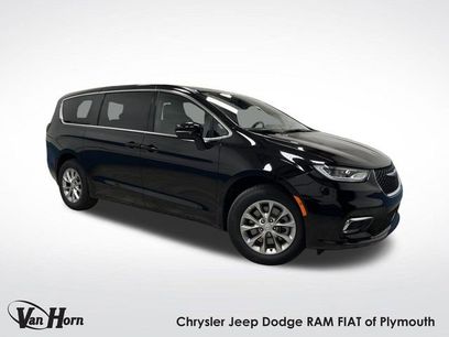 New 2026 Chrysler Pacifica Select