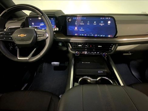 Used 2025 Chevrolet Tahoe High Country image 15