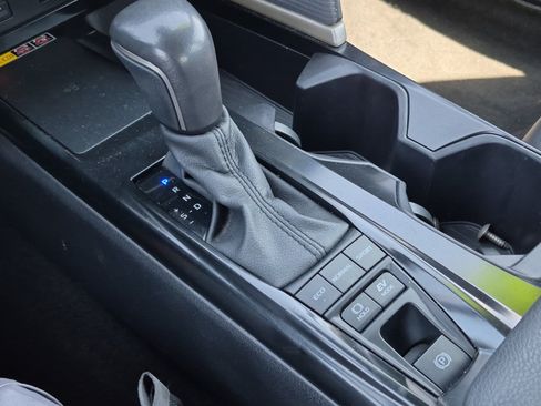 Used 2025 Toyota Camry SE FWD image 18