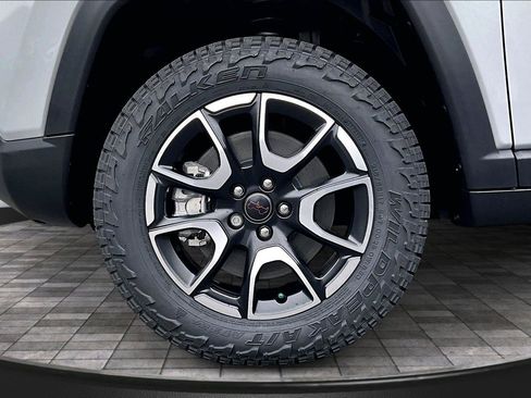 New 2026 Jeep Compass Trailhawk w/ Sun, Sound & Navigation Group AWD/4WD image 11