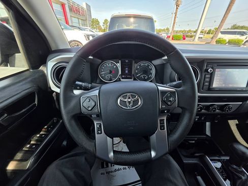 Used 2019 Toyota Tacoma SR5 RWD image 15