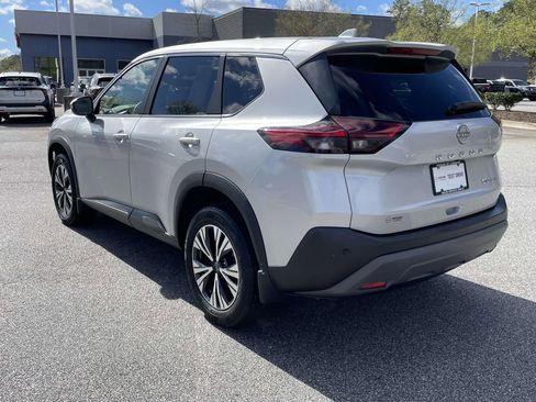 Used 2022 Nissan Rogue SV image 3
