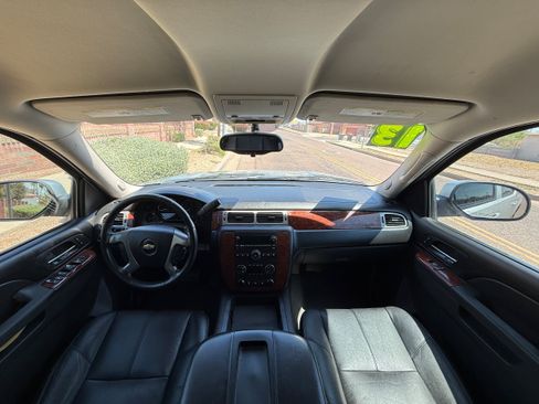 Used 2013 Chevrolet Suburban LT RWD image 13