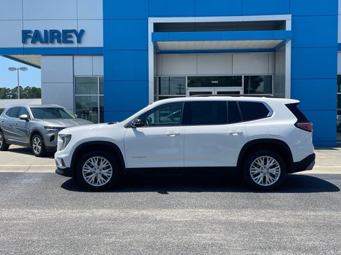 Used 2026 GMC Acadia Elevation w/ Elevation Premium Package FWD image 2