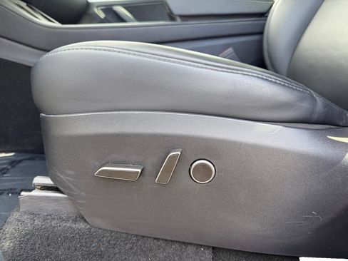 Used 2024 Tesla Model Y Long Range AWD/4WD image 10